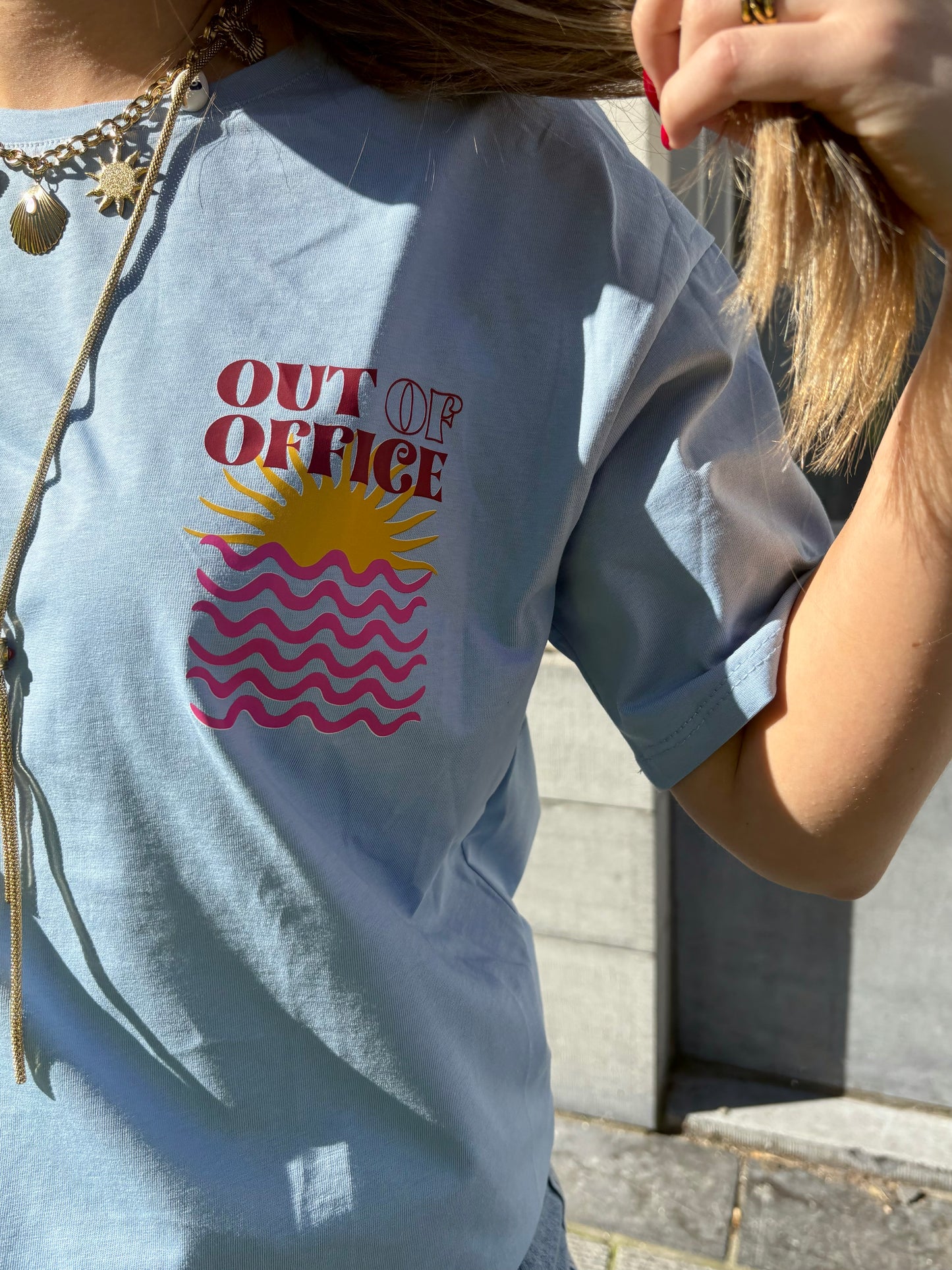 T-shirt - OUT OF OFFICE